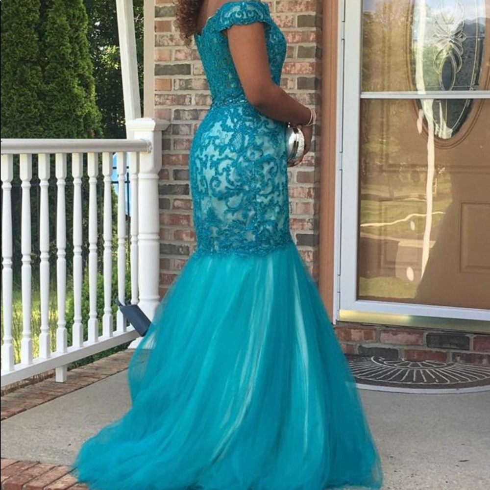 Gorgeous prom or wedding gown